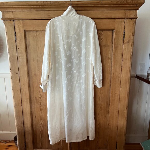 Vintage Ivory Robe Made in Shanghai w/Ship Emblem Size 42 100% Pure Silk - Picture 2 of 14